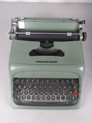 Vintage 1960’s Olivetti Studio 44 Spain Underwood Typewriter