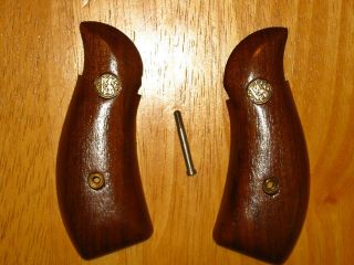 VINTAGE FACTORY SMITH & WESSON K L FRAME ROUND BUTT SMOOTH PRESENTATION GRIPS 2