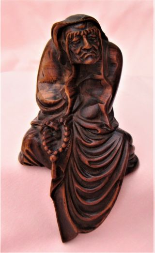 An Antique Japanese/chinese Okimono Of An Old Woman With Her Rosemary Beads