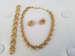 Vintage Signed Crown Trifari Gold Tone Faux Pearl Rhinestone Jewelry Parure