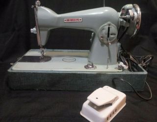 Vintage Deluxe Precision Sewing Machine W/ Carrying Case.