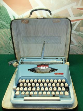 Vintage Royal Parade Typewriter In Carrying Case - Baby Blue