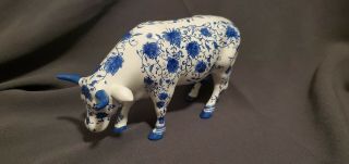Cow Parade China Cow W/flowers Figurine 2000 Blue/white 9167 Retired