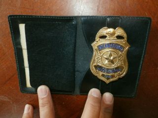 Vintage International Private Investigator Enameled Brass Badge W/ Id Holder