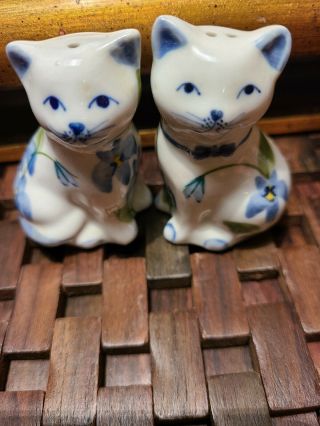 Vintage Blue & White Cat Salt And Pepper Shakers Set Handpainted Pair