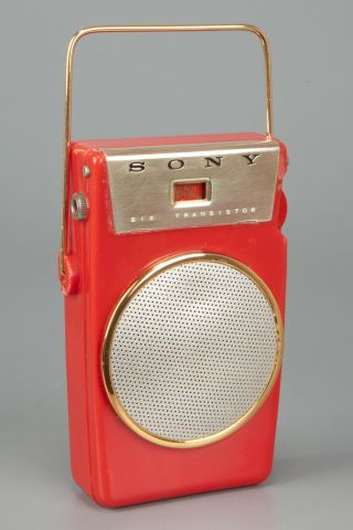 Vintage 1950s SONY TR - 610 Transistor Radio in Red 2