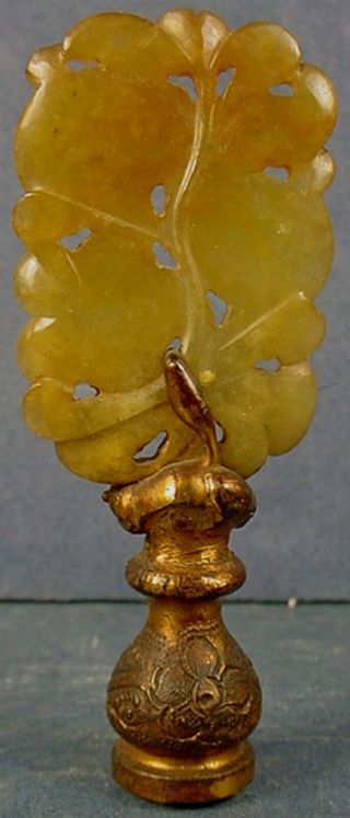 ANTIQUE CHINESE CARVED NEPHRITE JADE & BRASS FRUIT & FLOWER FORM LAMP FINIAL 3