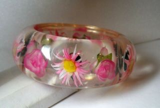 Vintage Massive Clear Lucite Plastic Inlay Pink Flowers Bangle Bracelet