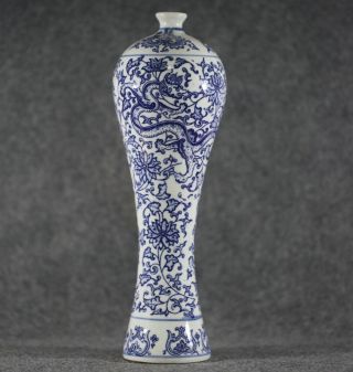 Antique Style Chinese Unique Style Blue And White Porcelain Vase - Dragon