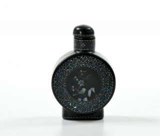 A Chinese Mother - Of - Pearl Inlay Lacquer Snuff Bottle