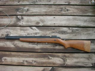 Vintage Crosman 140.  22 Cal Pellet Rifle