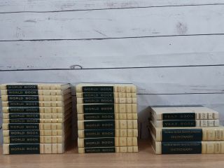Vintage 1971 World Book Encyclopedias Complete Set (20 Books) And 2 Yearbooks