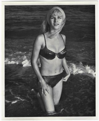 Vintage 1967 Bunny Yeager Estate Photograph Bikini Shoreline Pin - Up Judy Davis