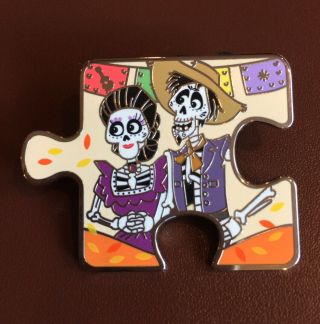 Coco Disney Character Connection Puzzle Mystery Box Pin Imelda & Hector Chaser