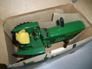 JOHN DEERE 3020 TRACTOR w/BOX ERTL Vintage Farm Toys JD 2