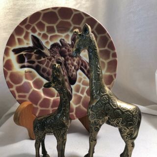 2 Vintage Brass Giraffes 7.  5”h 5.  5”h & St.  Martin Limoge Plate 7.  5”d Nr