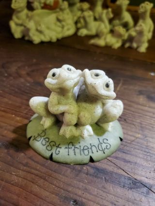 2004 Second Nature Design Quarry Critters Frog " Best Friends " Figurine 3 " 2 1/4