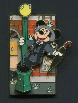 Disney Pin Mickey Mouse " Singin’ In The Rain " Great Movie Ride Movie Moments