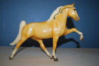 Breyer Glossy Palomino Tennessee Walking Horse - Nr