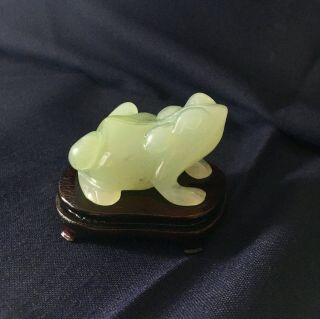 Vintage Carved Light Pale Green Jade Frog/toad On A Stand Figurine