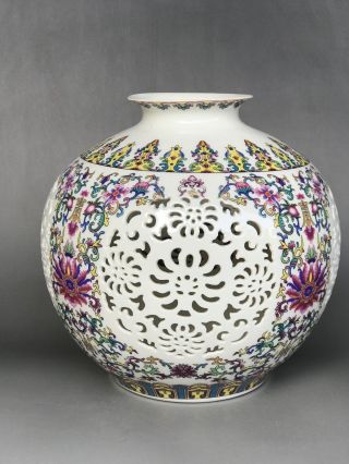 Chinese Antiques Handmake Porcelain Qianlong Mark Vase B145