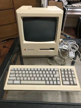 Vintage Apple Macintosh Plus Desktop Computer - M0001a With Keyboard