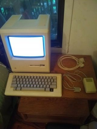 Vintage Apple 512 Computer.  Powers Up But.