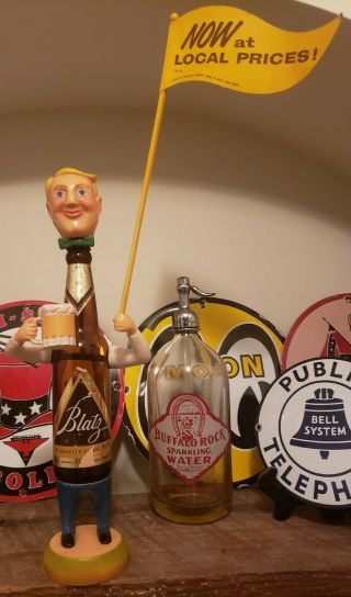 (vtg) 1959 Blatz Beer Bottle Man Back Bar Figure Statue Sign & Flag Milwaukee Wi