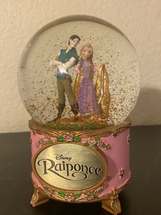 Disney Extremely Rare Tangled Rapunzel And Flynn Rider Musical Snow Globe Read