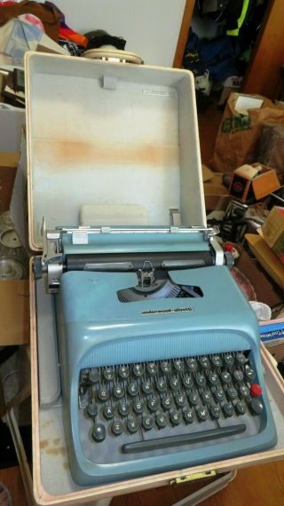 Vintage 1950’s Underwood Olivetti Typewriter Studio 44 Mfg.  In Spain W Case Teal
