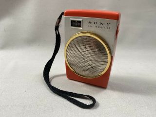 Vintage 1960 Sony Tr - 620 Transistor Radio In Coral With Case.