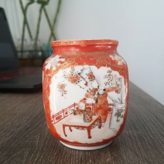 Fine Small Vintage Japanese Red Kutani Porcelain Vase With Lid