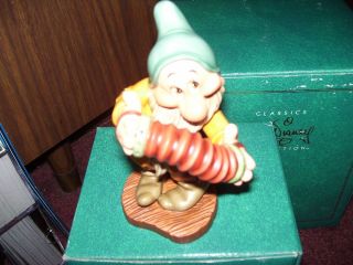 WDCC DISNEY CLASSICS SNOW WHITE and the 7 DWARVES BASHFUL W/ 2
