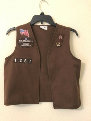 Girl Scout Brownie Brown Vest Size M With Patches