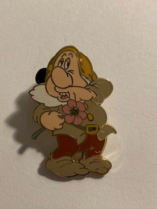 Sneezy Holding A Jeweled Flower Snow White & The Seven Dwarfs Disney Pin Le (b0)