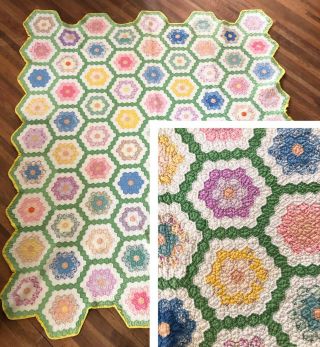 Vintage 1930s / 40s Large Flower Garden Quilt Pastels Shabby Chic 66 " X 76 "