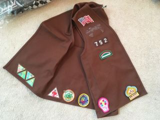 Girl Scout Brownies Vest M With 14 Patches Pin On Iron On