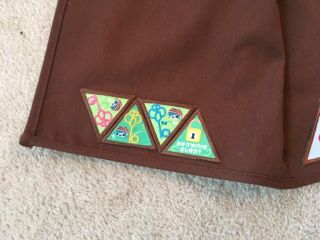 Girl Scout brownies vest M with 14 patches pin on iron on 2