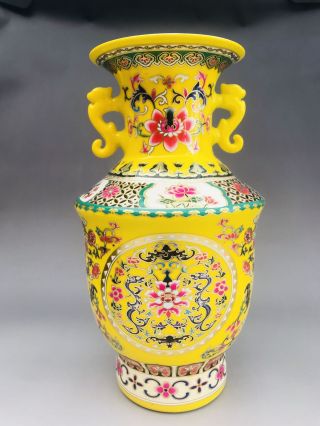 Chinese Antique Hand Make Porcelain Yellow Glaze Qianlong Mark Vase N312