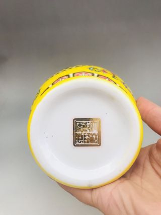 Chinese antique hand make Porcelain Yellow glaze QIANLONG MARK vase N312 2