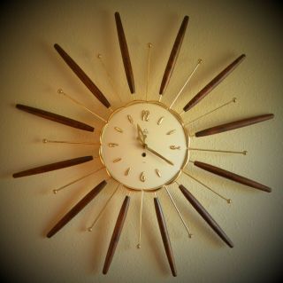 Vtg (1963) Lux Mid - Century Atomic Sunburst 8 - Day Wind - Up Wall Clock