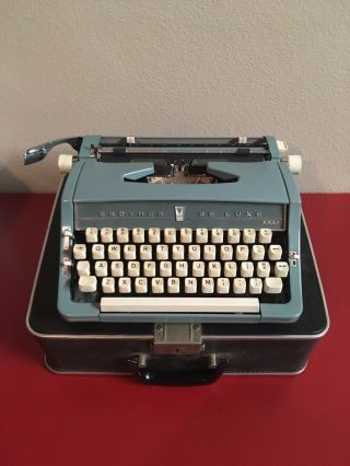 Vintage Ca 1960’s Brother Deluxe 895 Typewriter Robin’s Egg Blue W/original Case