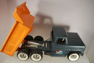 Vintage STRUCTO PRESSED STEEL HYDRAULIC DUMP TRUCK DUAL TANDEMS 1960 ' s 2
