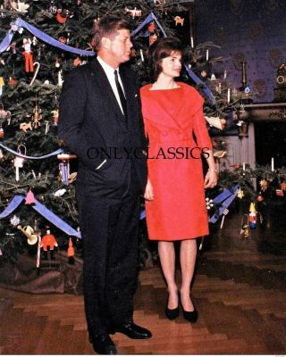 1961 President John F.  Kennedy & Jackie Christmas Tree At White House 8x10 Photo