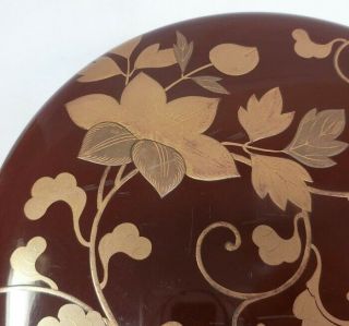 B944: Japanese old lacquer ware covered bowl with good MAKIE of flower pattern 2