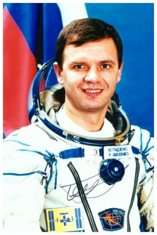 Cosmonaut Yuri Gidzenko Signed 4 " X6 " Photo