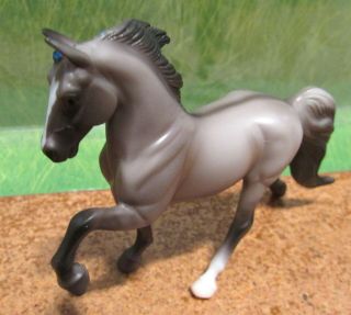 Breyer 6039 Stablemate Grey Tennessee Walking Horse Mystery 2018