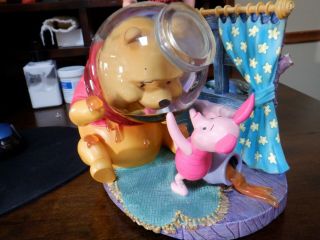 Disney Store Winnie The Pooh Hunny Pot " Rumbly In My Tumbly " Music Snow Globe