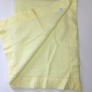 Vintage Beacon Thermal Baby Blanket Security Yellow Acrylic Nylon Trim USA 34x48 2