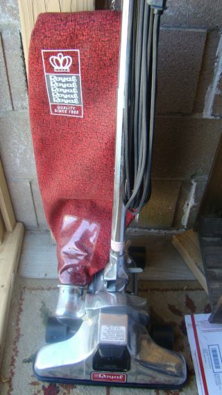 Vintage Royal Commercial Upright Vacuum 89130c In Red Classic Design
